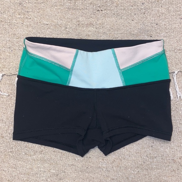 Lululemon boogie short - reversible hot yoga short - Picture 6 of 8